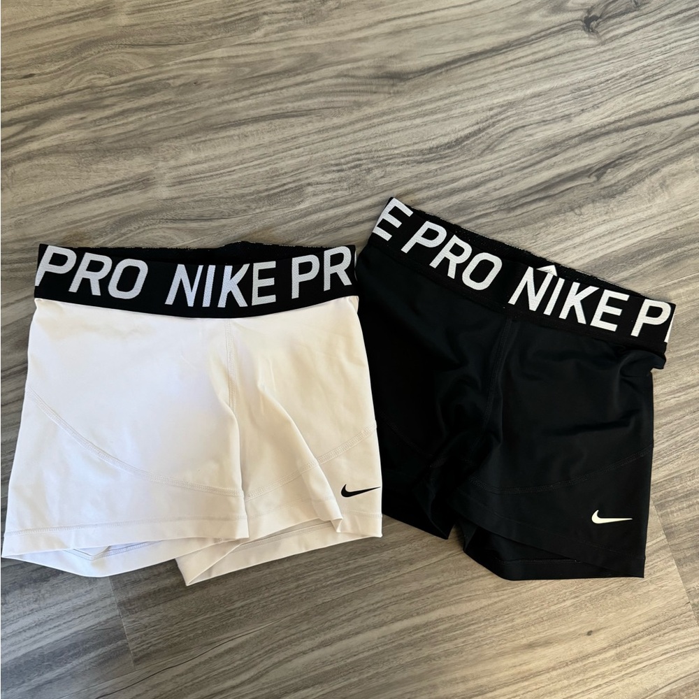 Set of 2! Nike pros!